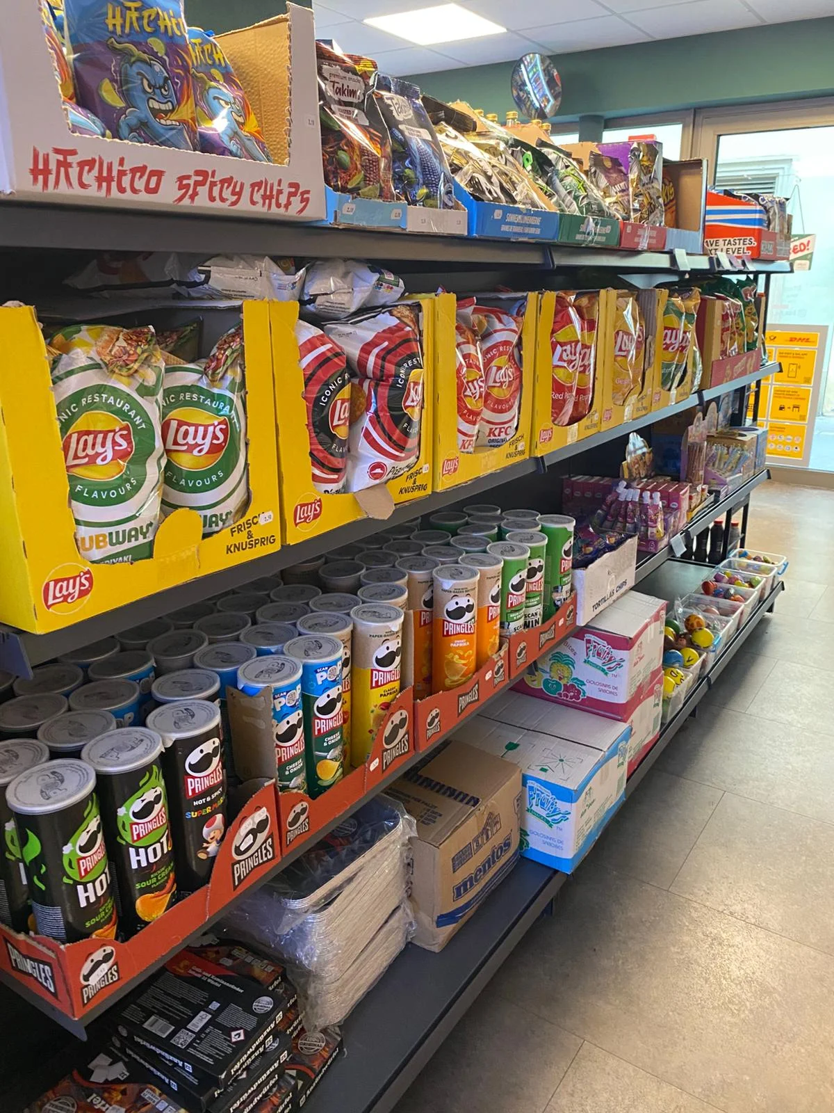 Gekühlte Getränke mit Mountain Dew, Dr Pepper und amerikanische Softdrinks bei Onkel Max Bamberg